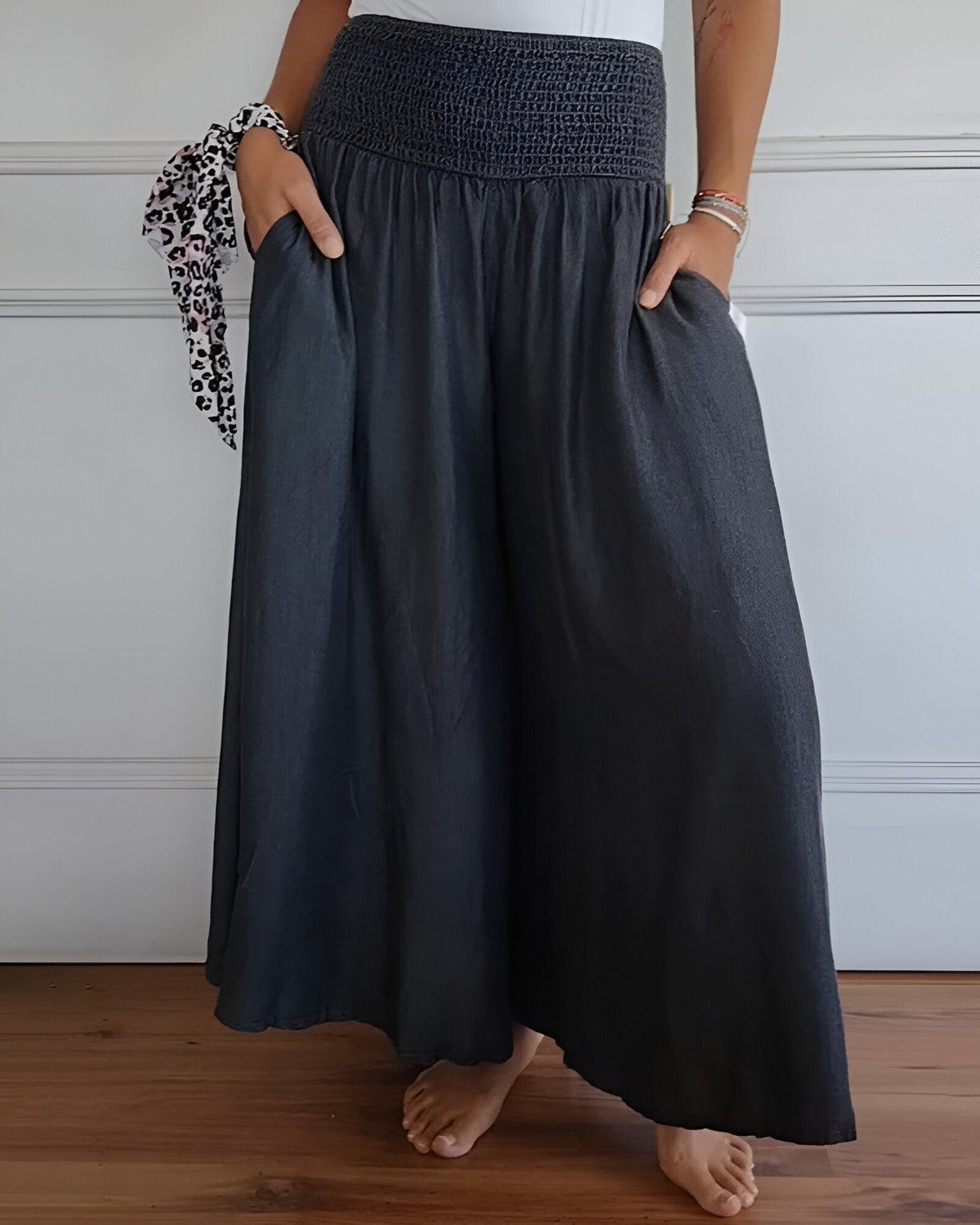 Yara™ | Lightweight women's pants with elastic waistband and deep pockets